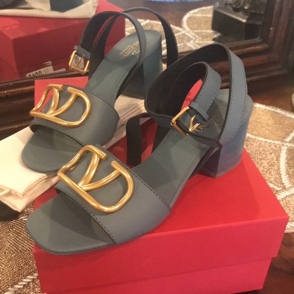 Valentino - Picture 3 of 10